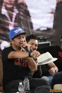 Foto Bondan Prakoso feat Fade2Black