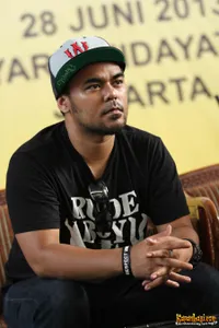 Foto Bondan Prakoso feat Fade2Black