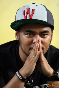 Foto Bondan Prakoso feat Fade2Black