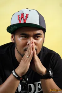 Foto Bondan Prakoso feat Fade2Black