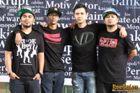 Foto Bondan Prakoso feat Fade2Black