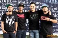 Foto Bondan Prakoso feat Fade2Black