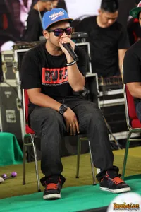 Foto Bondan Prakoso feat Fade2Black