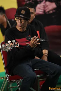 Foto Bondan Prakoso feat Fade2Black