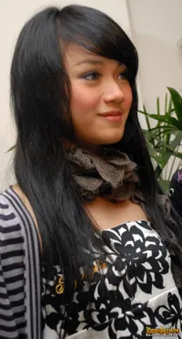 Foto Dara The Virgin