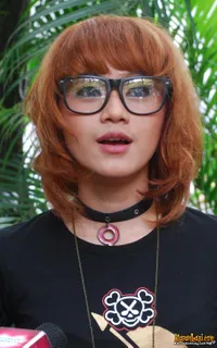 Foto Dara The Virgin