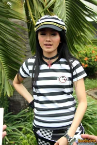 Foto Dara The Virgin