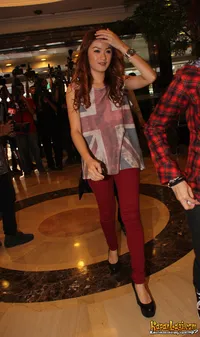 Foto Dara The Virgin