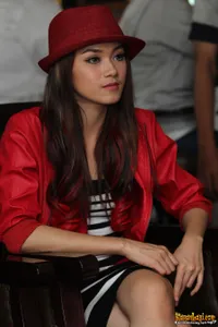 Foto Dara The Virgin