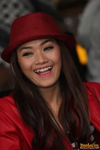 Foto Dara The Virgin