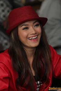 Foto Dara The Virgin