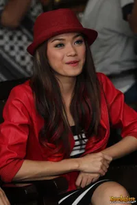 Foto Dara The Virgin