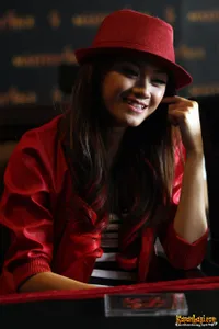 Foto Dara The Virgin