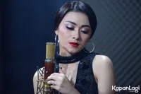 Foto Dara The Virgin