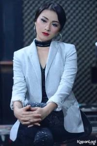 Foto Dara The Virgin