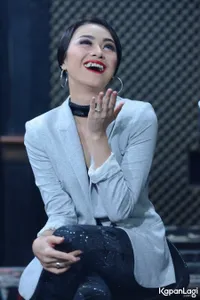 Foto Dara The Virgin