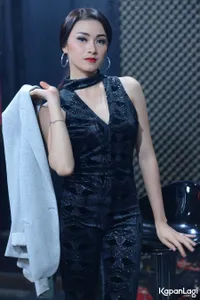 Foto Dara The Virgin