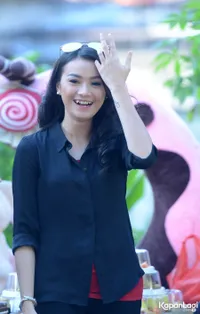 Foto Dara The Virgin