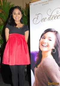 Foto Dee Deee