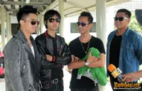 Foto Derby And The Revolution