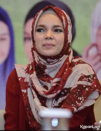 Foto Dewi Sandra