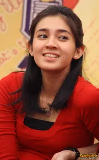 Foto Dhini Aminarti