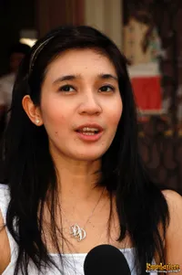 Foto Dhini Aminarti