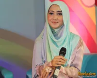 Foto Dian Pelangi