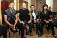 Foto Eighteen Plus Band