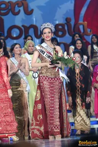 Foto Elvira Devinamira