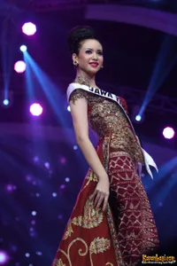 Foto Elvira Devinamira