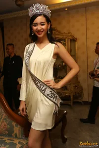 Foto Elvira Devinamira