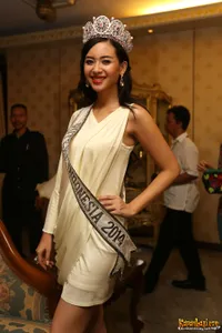 Foto Elvira Devinamira