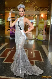 Foto Elvira Devinamira