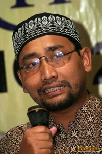 Foto Habiburrahman El Shirazy