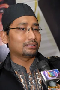 Foto Habiburrahman El Shirazy