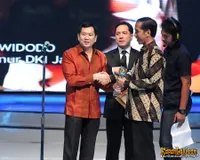 Foto Harry Tanoesoedibyo