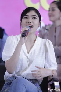 Foto Isyana Sarasvati