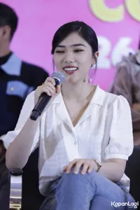 Foto Isyana Sarasvati