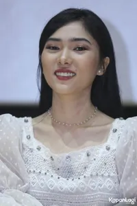 Foto Isyana Sarasvati