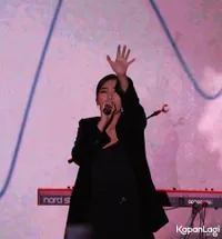 Foto Isyana Sarasvati