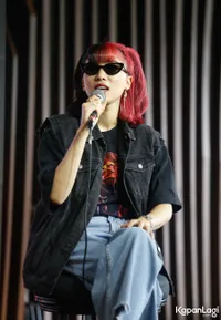 Foto Isyana Sarasvati