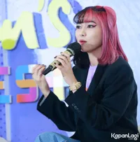 Foto Isyana Sarasvati