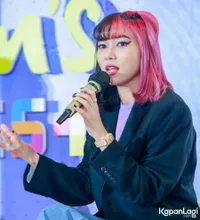 Foto Isyana Sarasvati