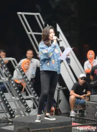 Foto Isyana Sarasvati