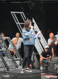 Foto Isyana Sarasvati