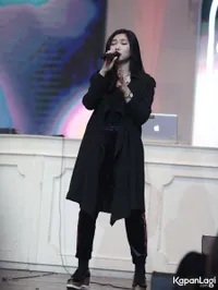 Foto Isyana Sarasvati