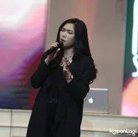 Foto Isyana Sarasvati