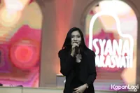 Foto Isyana Sarasvati