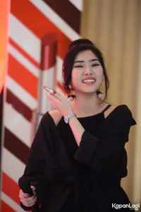 Foto Isyana Sarasvati